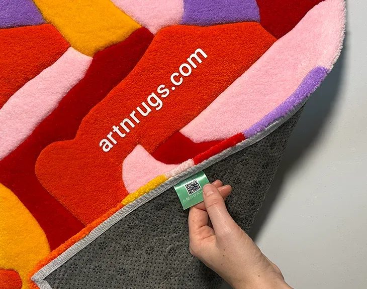 Close-up of the rug edge, pile and non-slip backing.