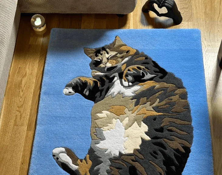 Full view of the cat portrait rug in a home interior.