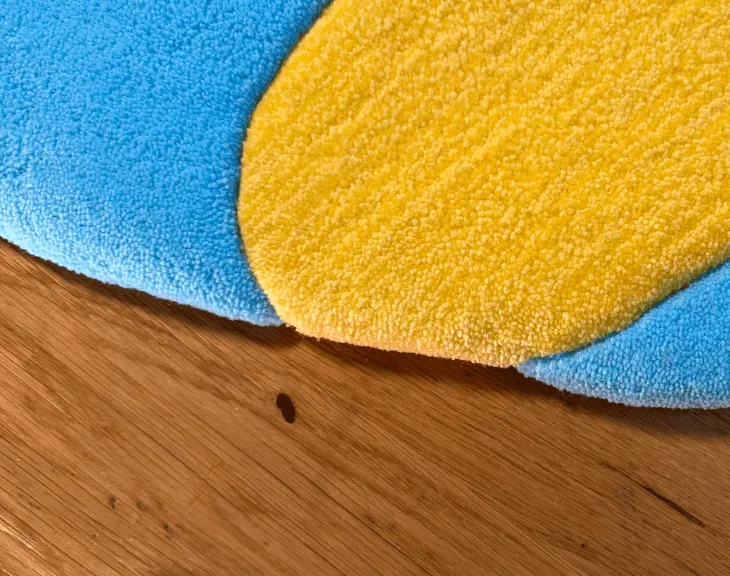 Close-up of blue and yellow pile at the edge of the horse rug.